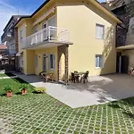 Marigarda 度假居 *
